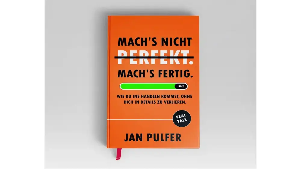 Orangefarbenes Buch: Mach's Nicht Perfekt, Mach's Fertig von Jan Pulfer